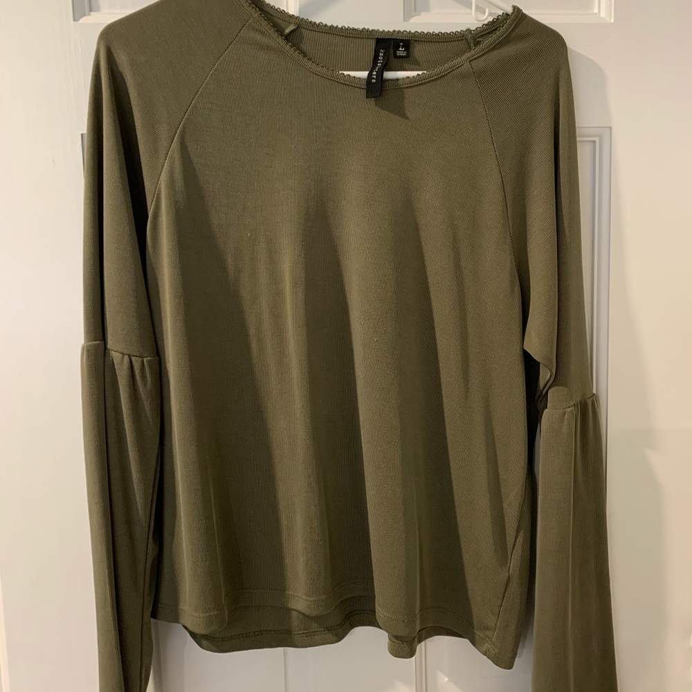 Hunter green long sleeve shirt